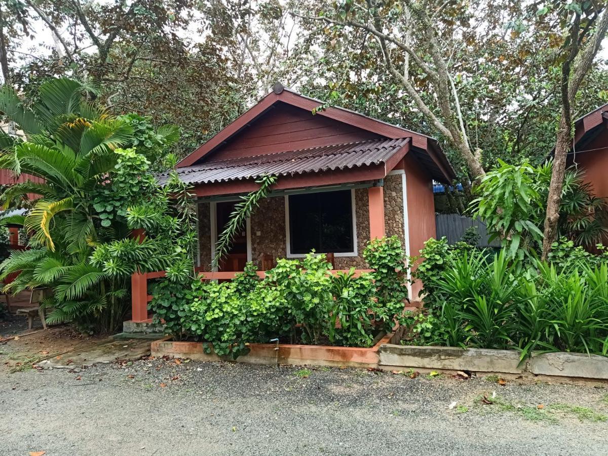 Pina House Hotel Kep Exterior photo